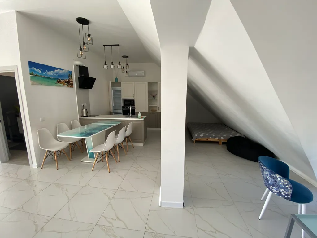 Мансарда с видом на горы