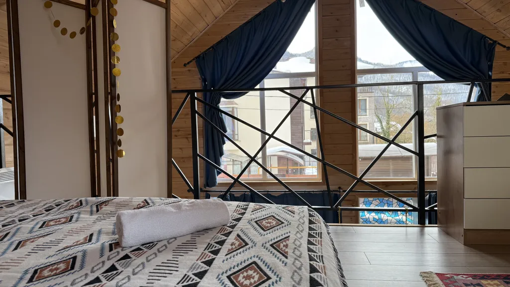 Дом Света с видом на горы в аутентичном пространстве Sunsvet