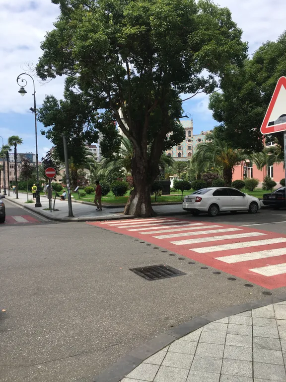 Прекрасная квартира в древнем Батуми