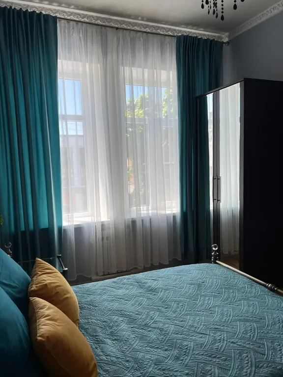 Атмосферная квартира в дореволюционном доме в центре