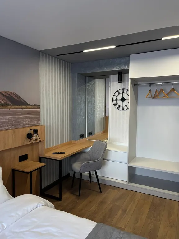 Четырёхместный номер с раздельными кроватями и диваном