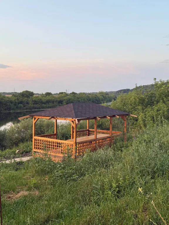 Уютный комплекс отдыха на берегу реки