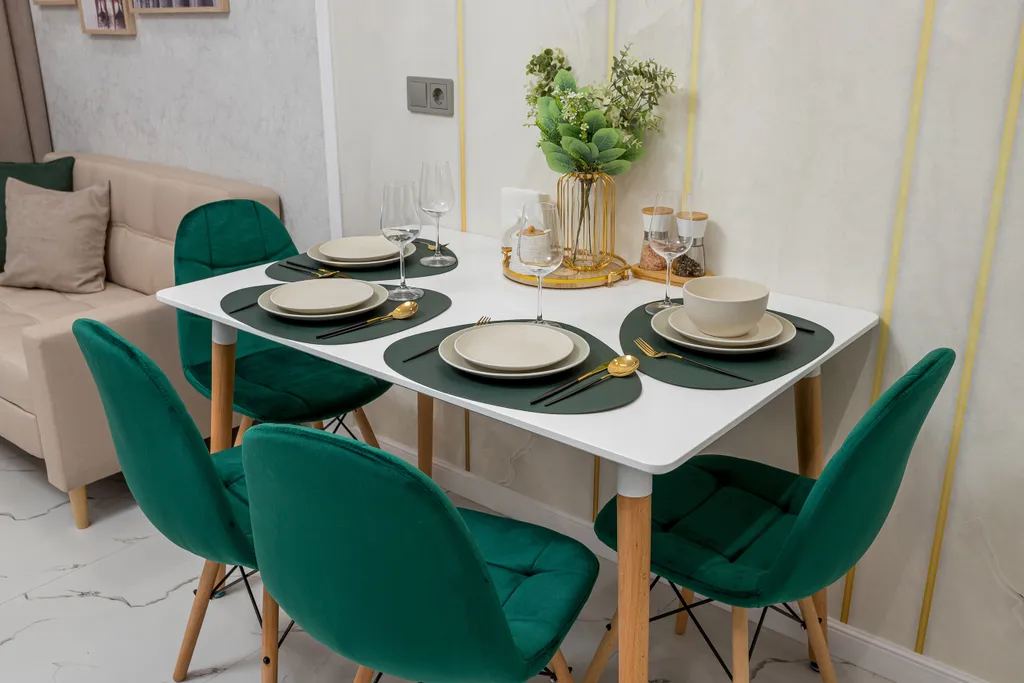 Двухкомнатные апартаменты LikeHome Изумрудные вблизи парка Галицкого