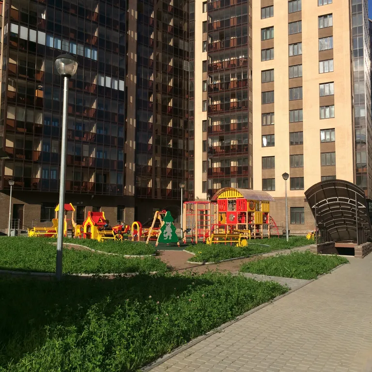 Квартира Солнечная квартира у метро — Санкт-Петербург