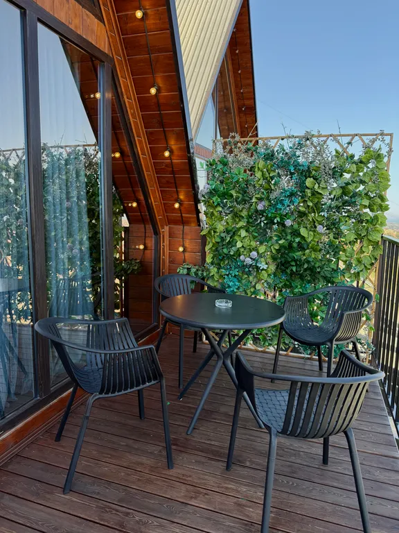 A-frame домик с панорамным видом на город