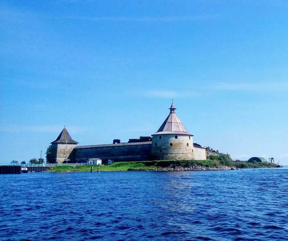 Коттедж Семейный дом с русской баней, беседками и мангалом — им. Морозова