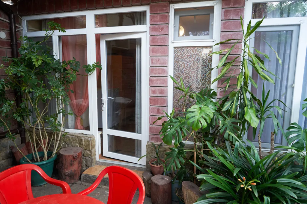 Уютный номер с удобствами рядом с морем