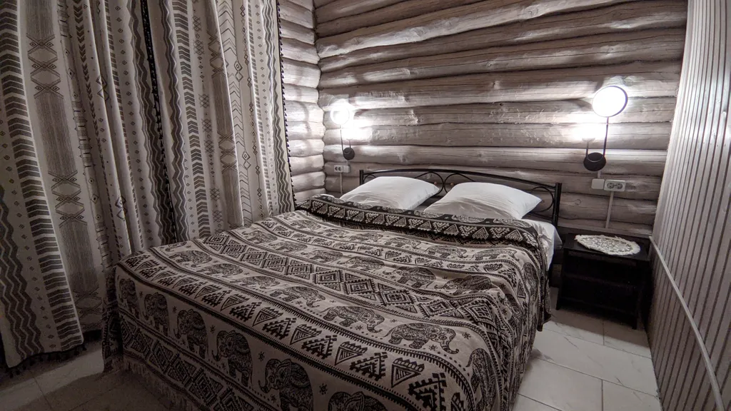 Дом Феникс в лесу