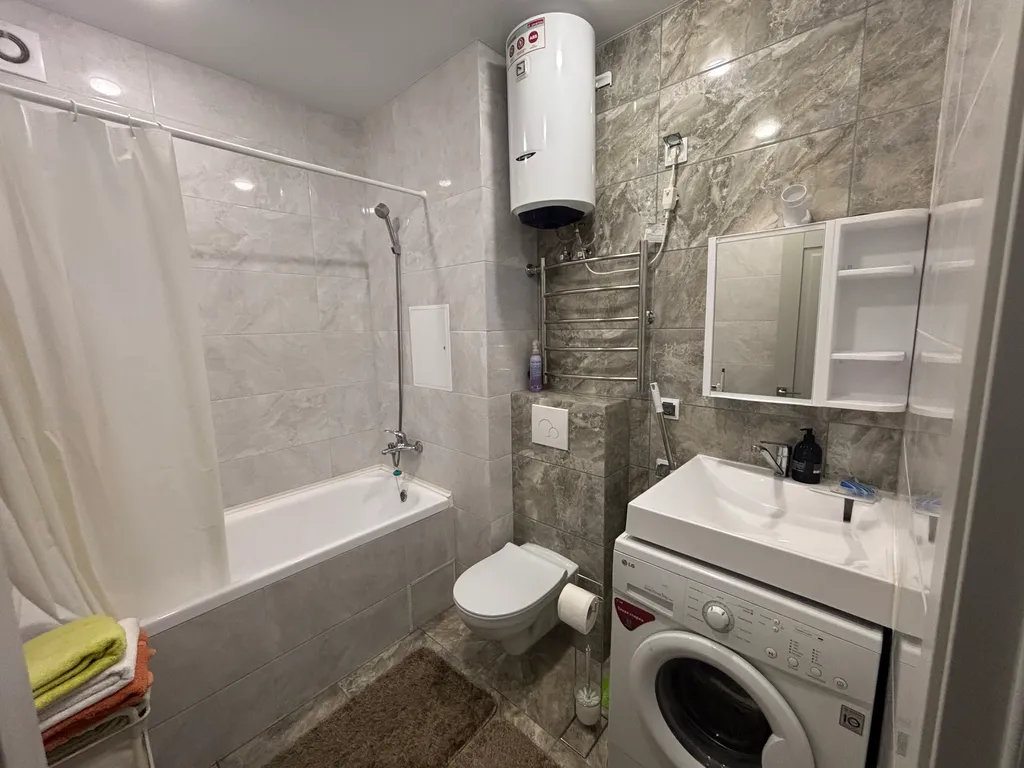 Новая 2-комнатная квартира с кондиционером в новом доме