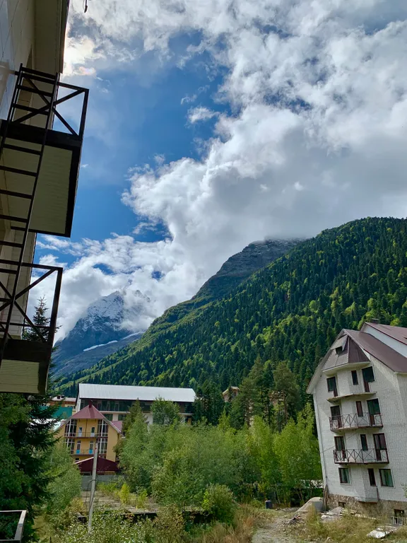 Уютный номер в центре Домбая