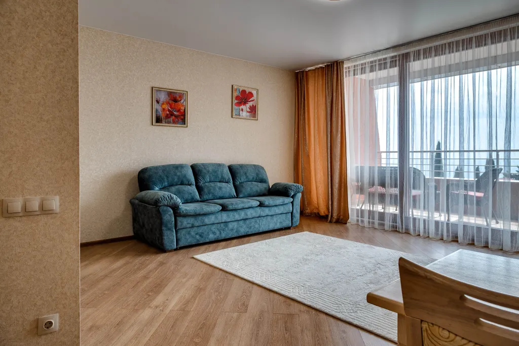 Две спальни и гостиная, вид на море