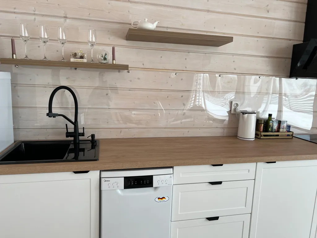 Домик с видом на озеро