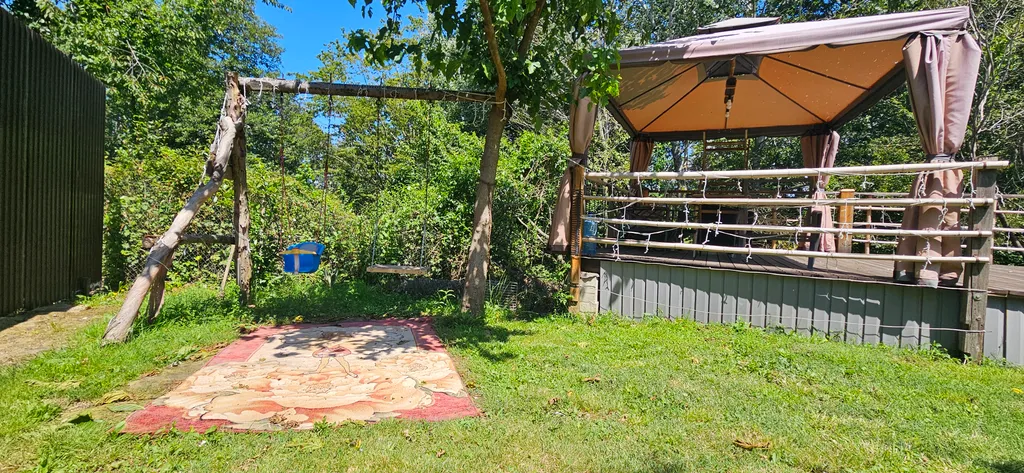 Номер рядом с лесом