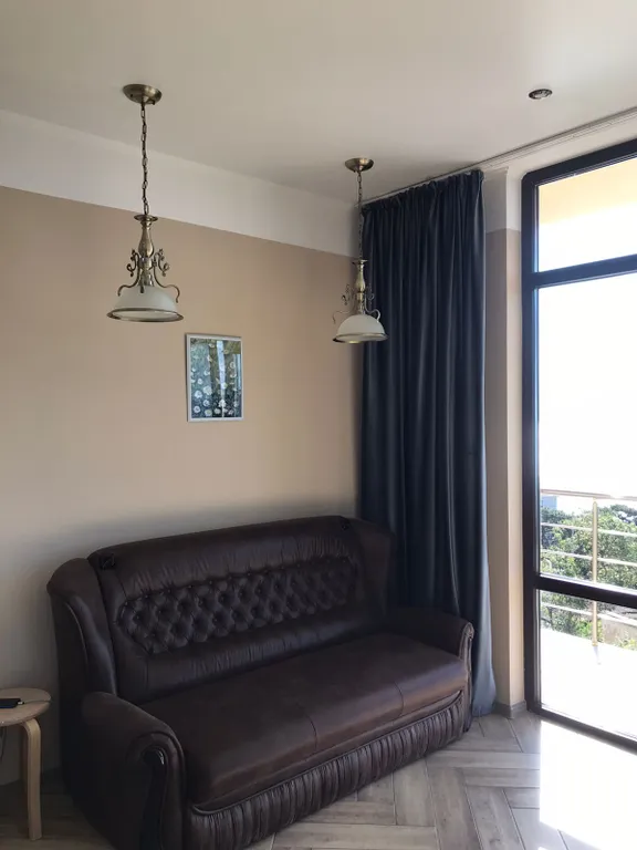 Просторная квартира-люкс в стиле английской классики с панорамным видом