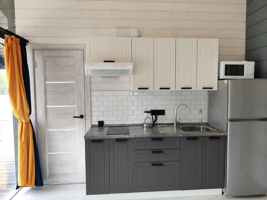 Панорамный коттедж с сауной у леcа