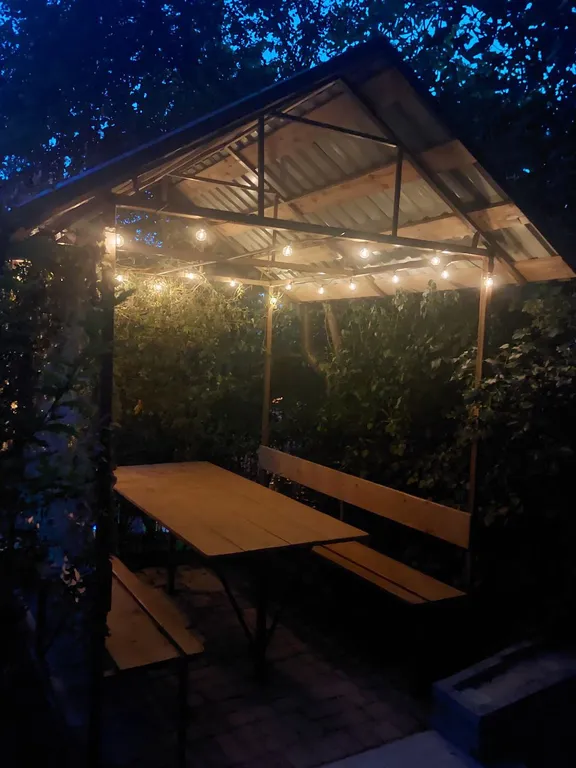 Дом у ручья