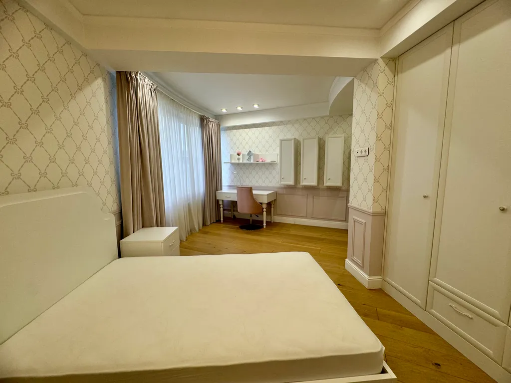 Дом с бассейном и баней у моря