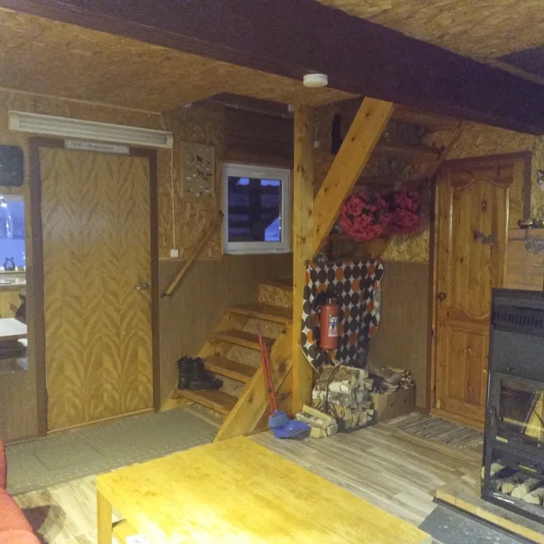 Домик у озера в Карелии