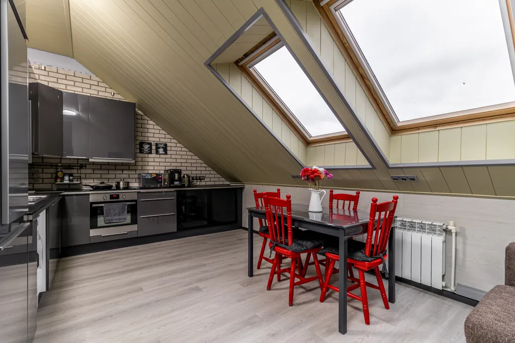 Двухуровневая квартира-студия с отдельной спальней