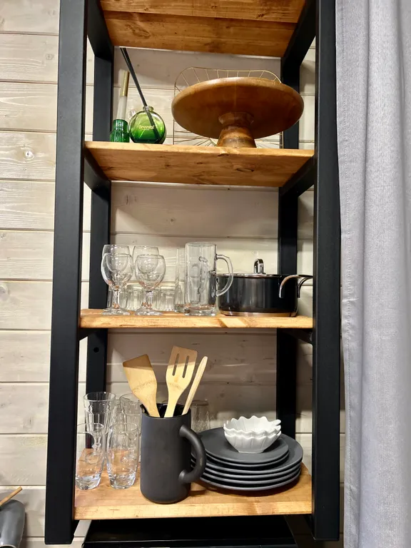 Дом с чаном на берегу реки