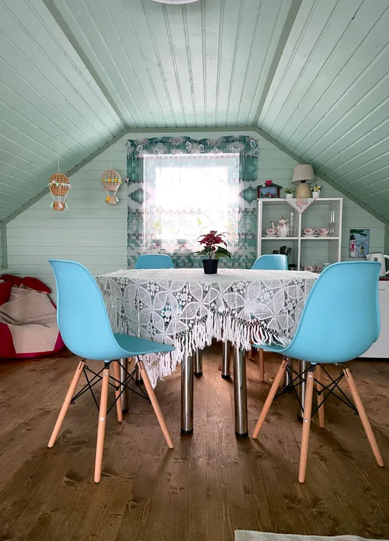 Домик мечты в самом живописном месте города, у реки и озера