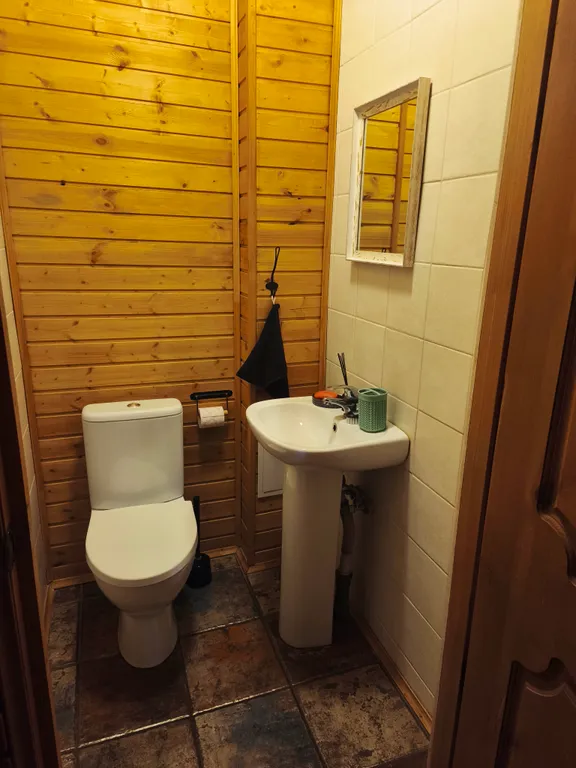 Уютный загородный дом с баней и прудом недалеко от моря