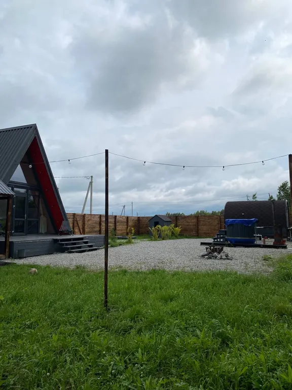 Уютный скандинавский домик у леса