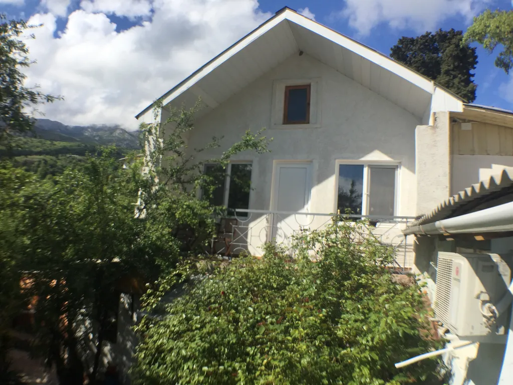 Просторный и уютный семейный номер с лоджией у моря