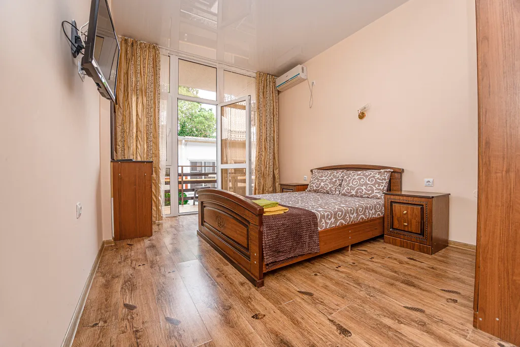 Двухместный номер с двуспальной кроватью и балконом