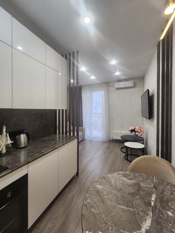 Просторная студия для четырёх человек