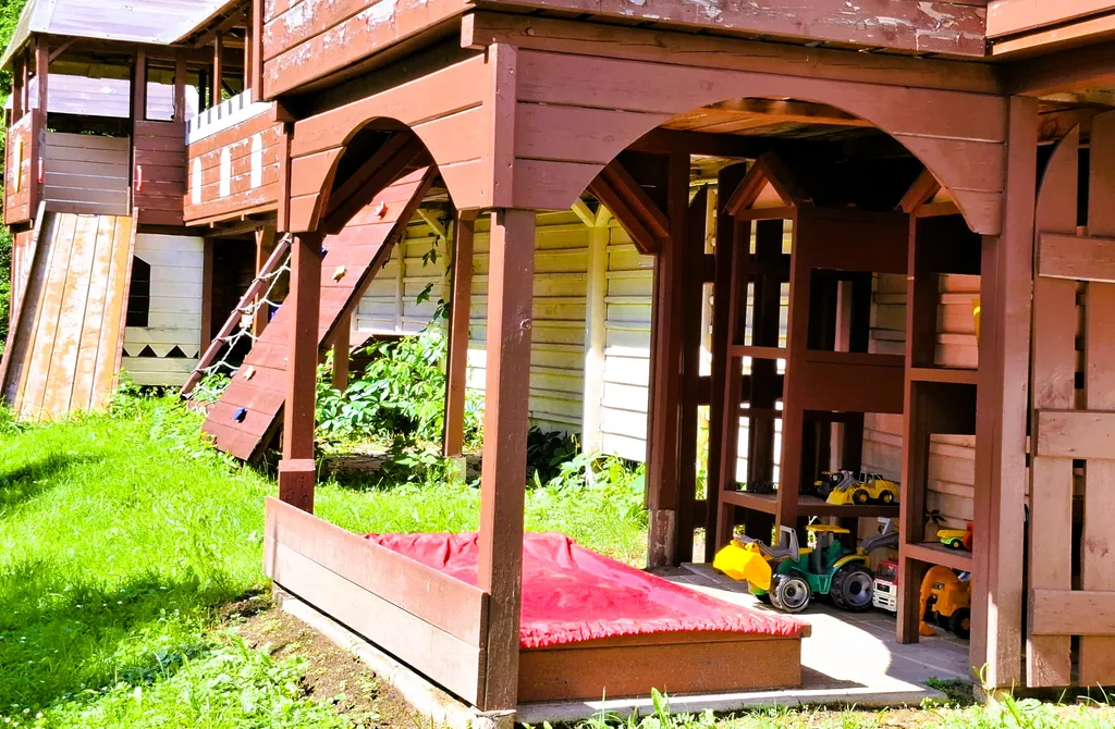 Дом-замок для большой компании