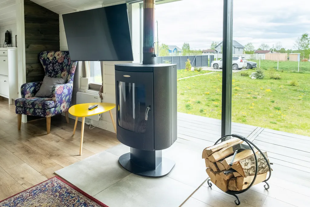 Цветочный домик с камином