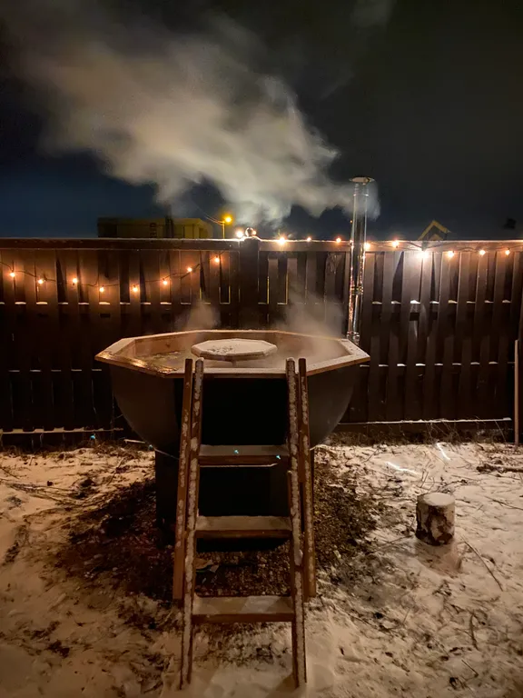 Дом с Сибирским чаном в лесной сказке