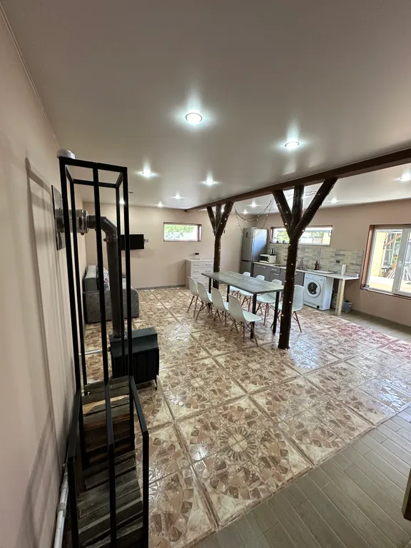 Дом на берегу залива реки Волга