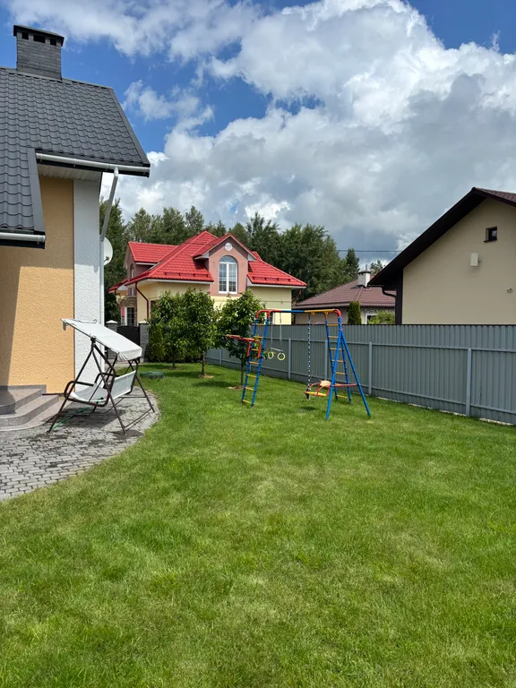 Уютный дом в лесном массиве возле красивых озер