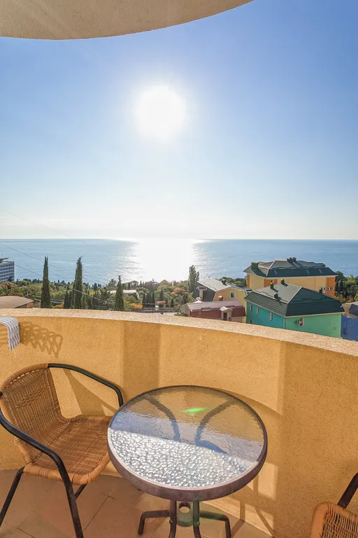 Видовая Квартира-студия на двоих с балконом у моря в Мисхоре