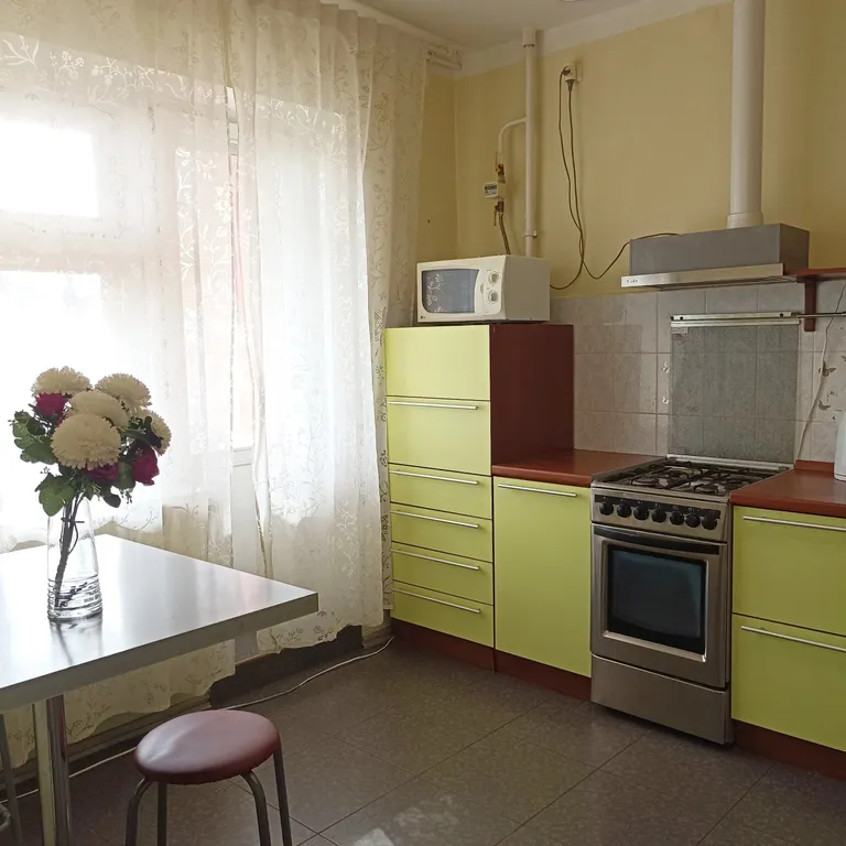 Просторная квартира для коллективов и большой семьи в центре