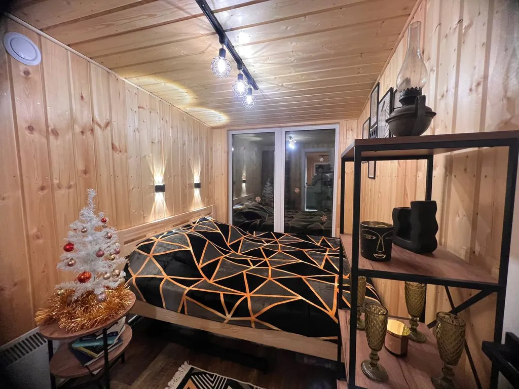 Атмосферный дом в соснах