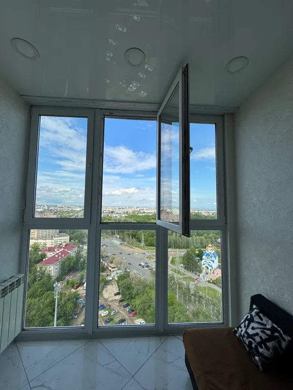 Апартаменты с видом на город с 24 этажа