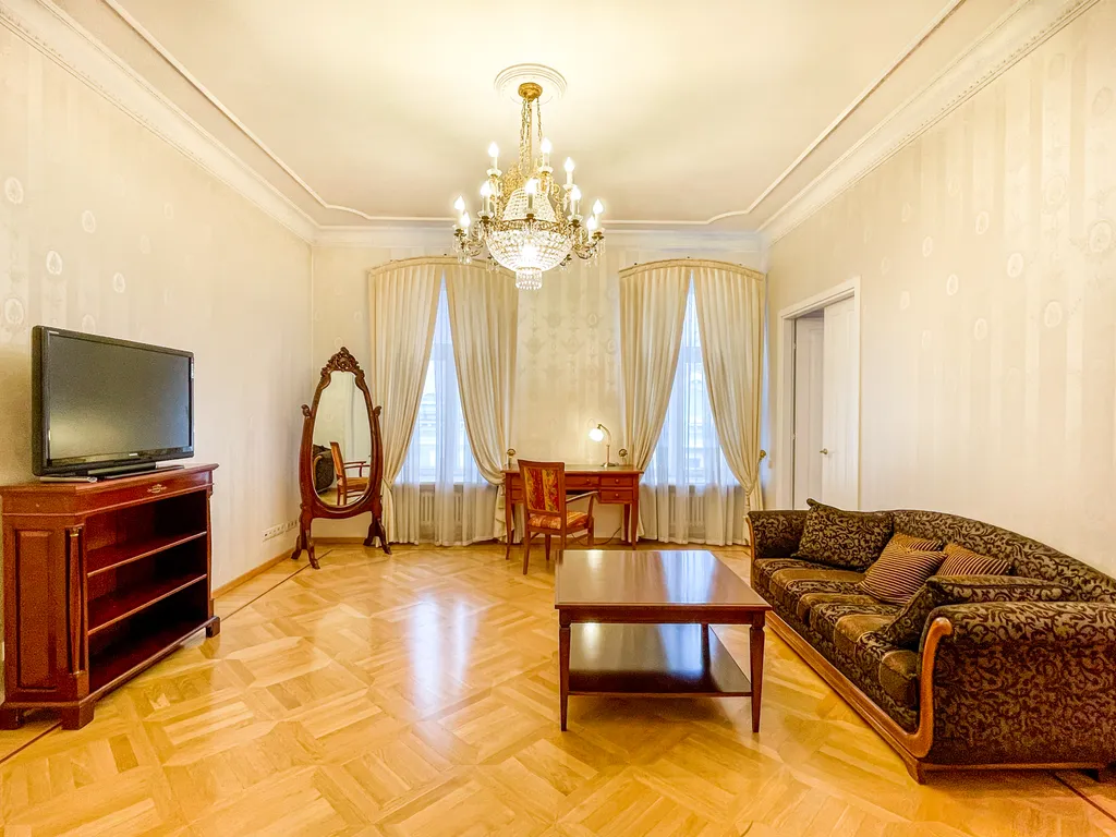 Апартамент люкс с видом на улицу