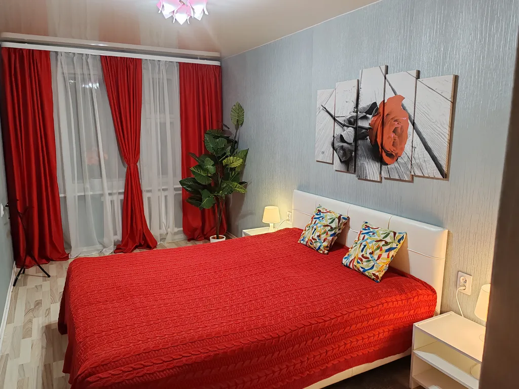 Уютная трёхкомнатная квартира — аренда посуточно в Великий Новгород