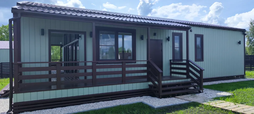 Дом с панорамными окнами в стиле Barn House