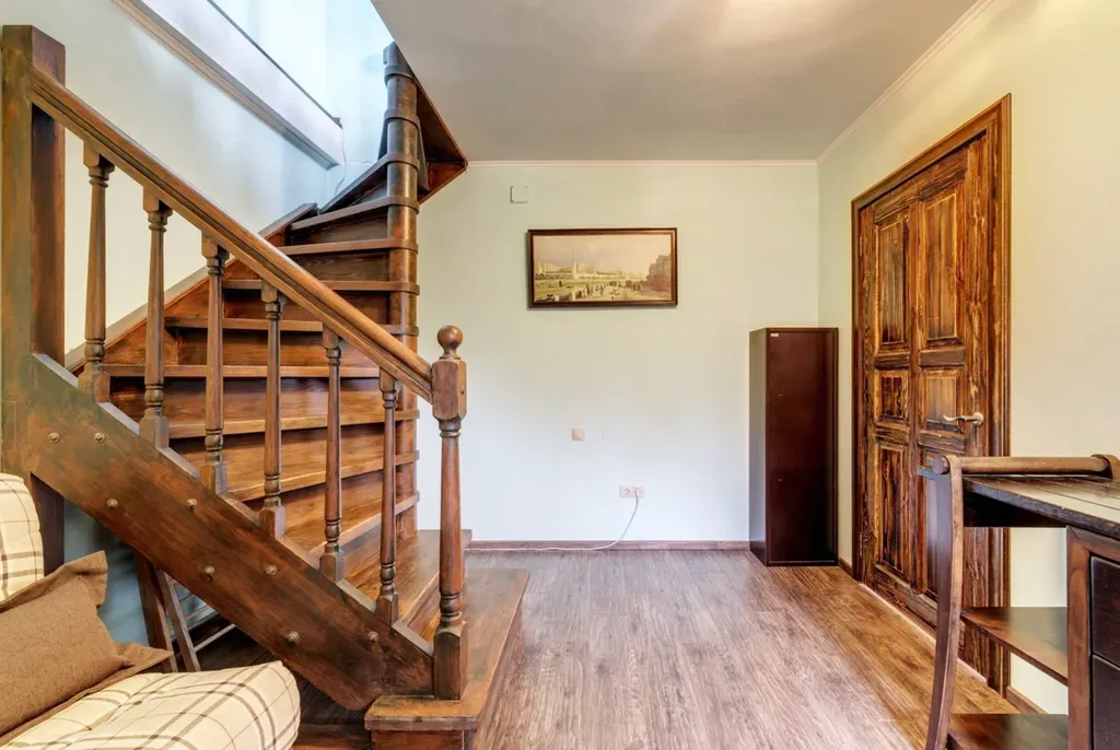 Загородный дом с бассейном и бильярдной