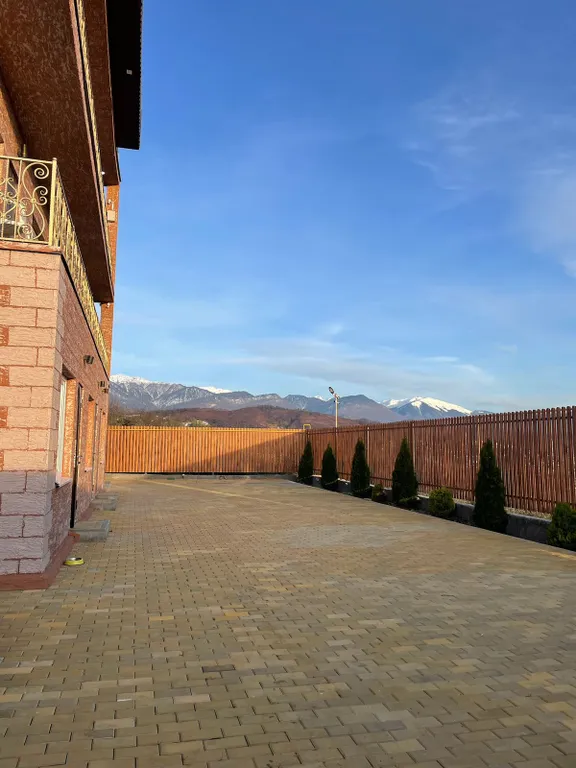 Студия в гостевом доме на 3 этаже с видом на море и горы