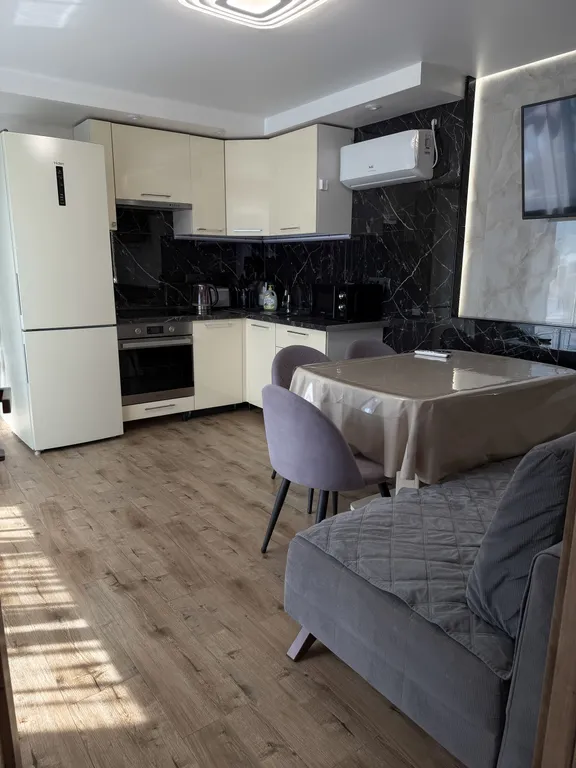 Квартира Трехкомнатная квартира с бассейном и потрясающим видом на море — Сириус