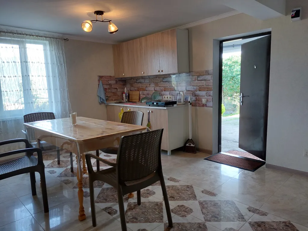 Коттедж Первый этаж в частном доме — аренда посуточно в Сухум