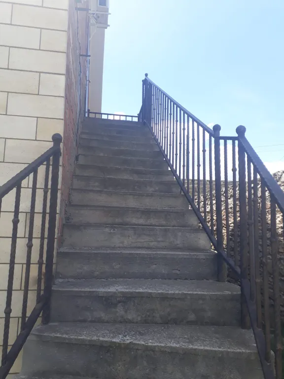 Красивый дом у моря