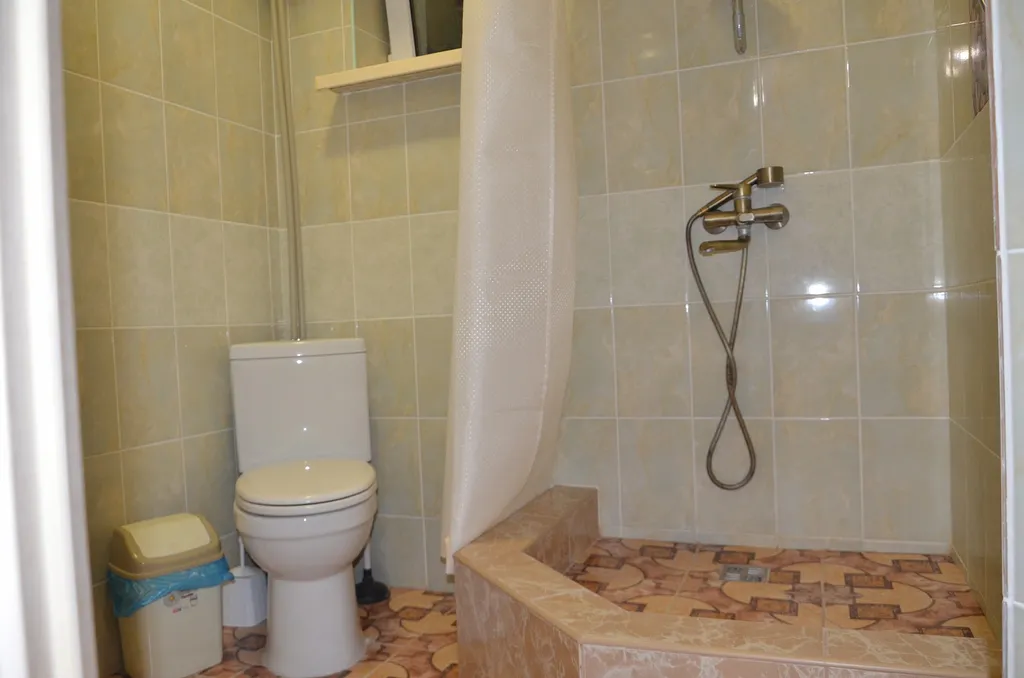 Пол дома с отдельным входом и двором