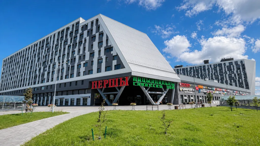 Евродвушка с панорамными окнами — у метро и Dana Mall