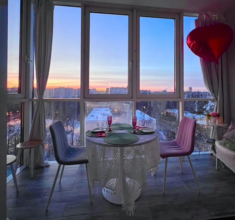 Курортная квартира с питерской атмосферой-лес, озеро, Москва.